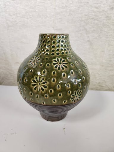 11" Vase