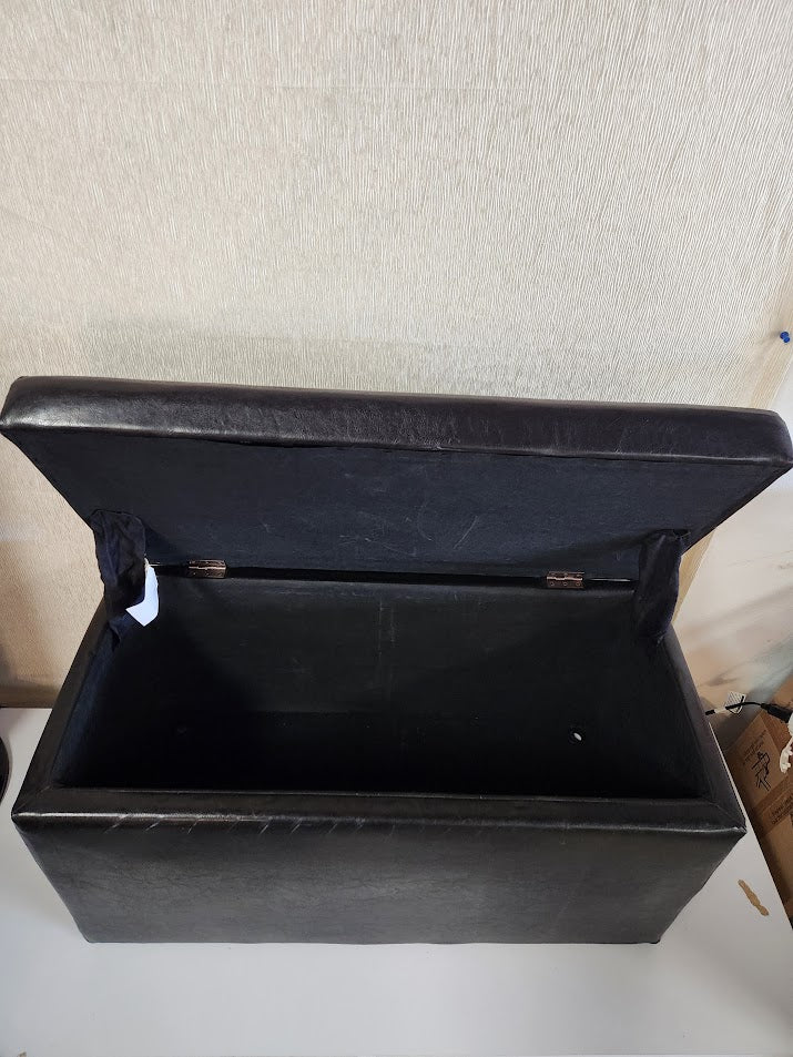 Vinyl DK Brown Ottoman