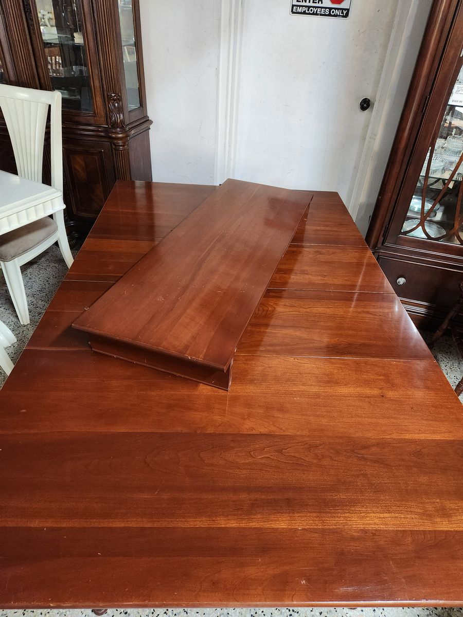 Willett Wildwood Antique Cherry Wood Dining Set