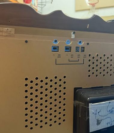 vintage wood console t.v With Orinigal Remote/Manual