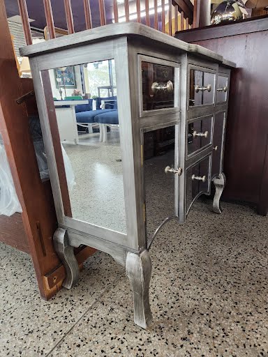35W" Mirrored Dresser