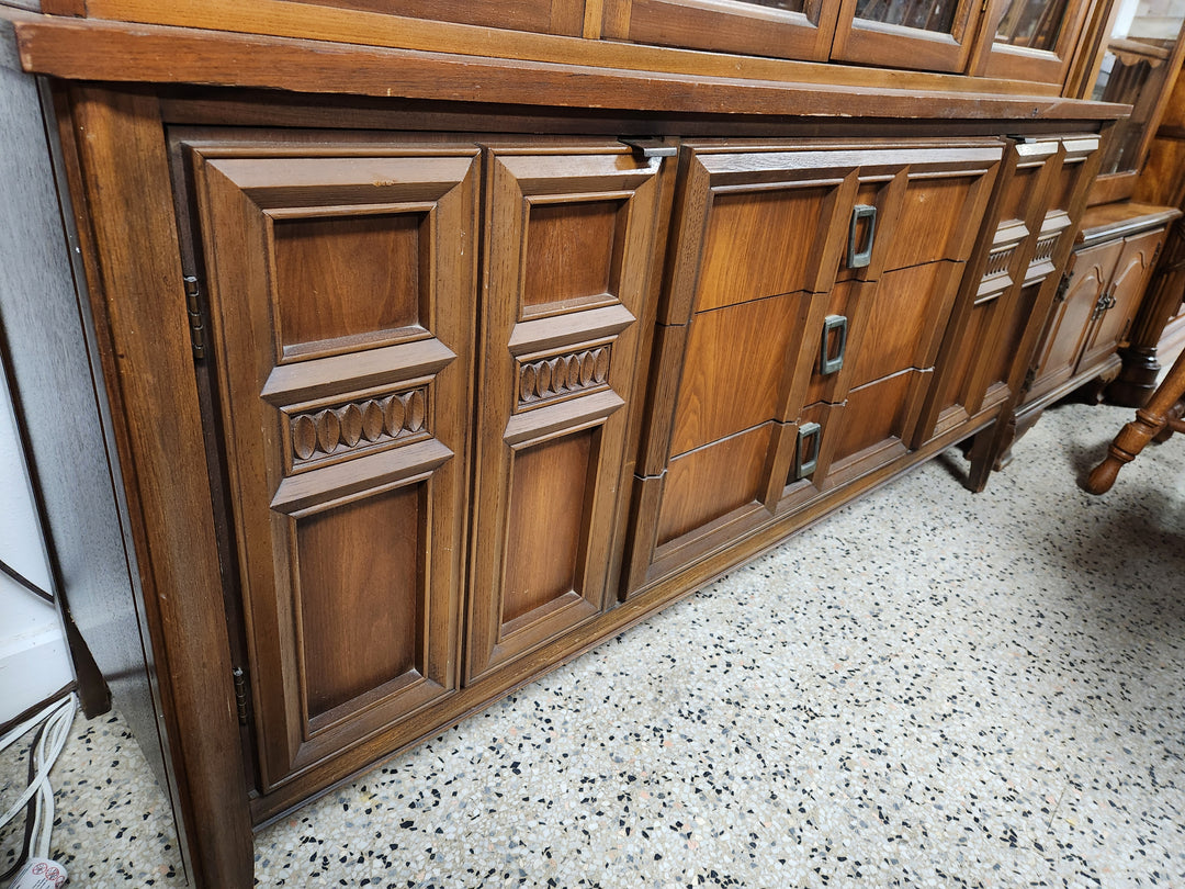China Cabinet With Double Doors