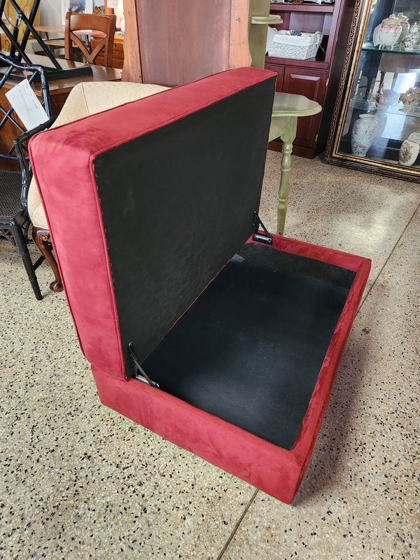 Red TWIN Haverty's Sleeper Chair