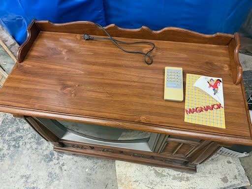 vintage wood console t.v With Orinigal Remote/Manual