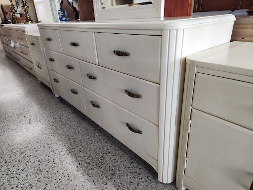 THOMASVILLE Impressions White Wash 7-Drawer Dresser