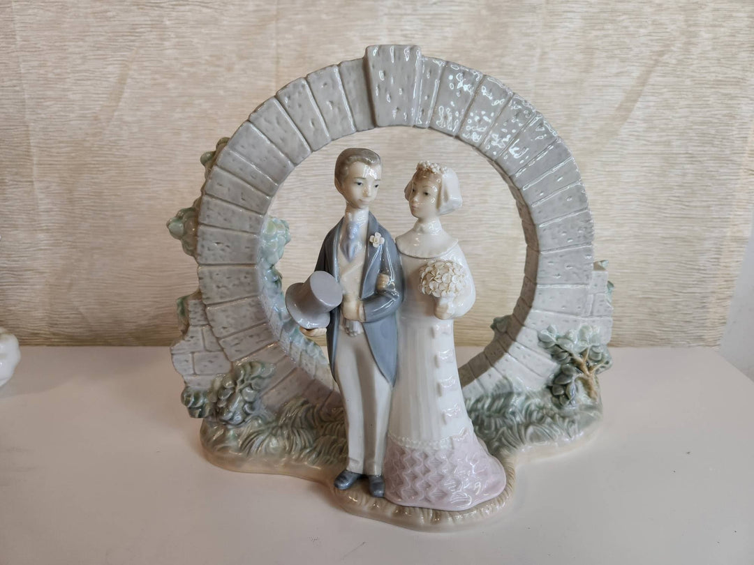LLADRO Cake Topper Bermuda Moongate (Arch Only)