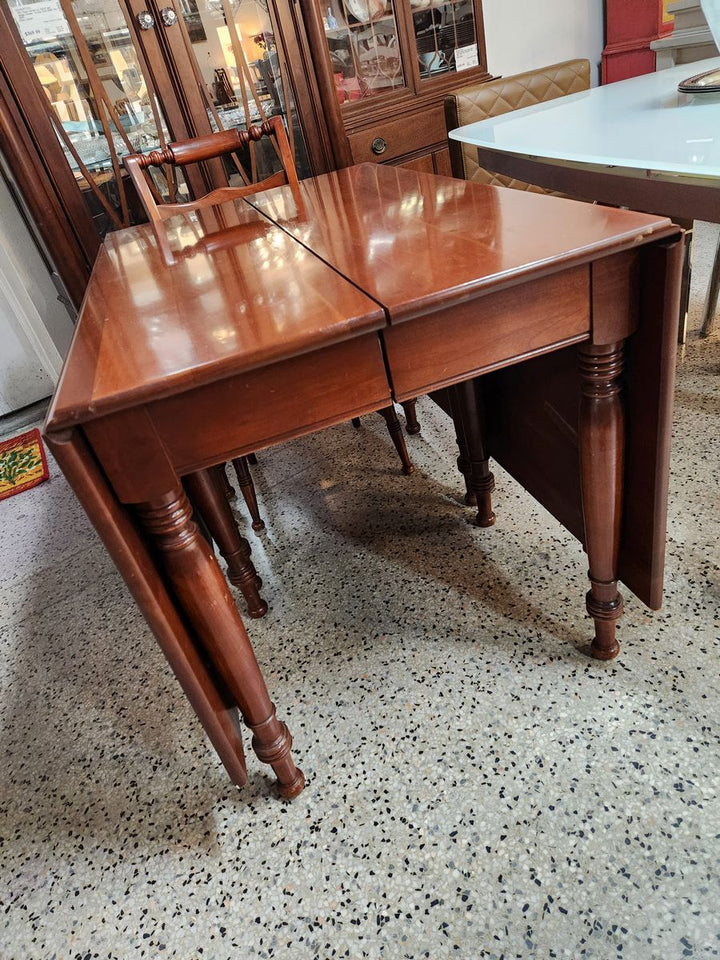 Willett Wildwood Antique Cherry Wood Dining Set
