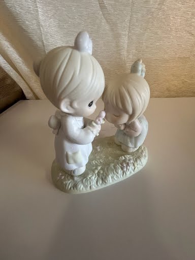 Precious Moments Figurine "Good Friends Are Forever"
