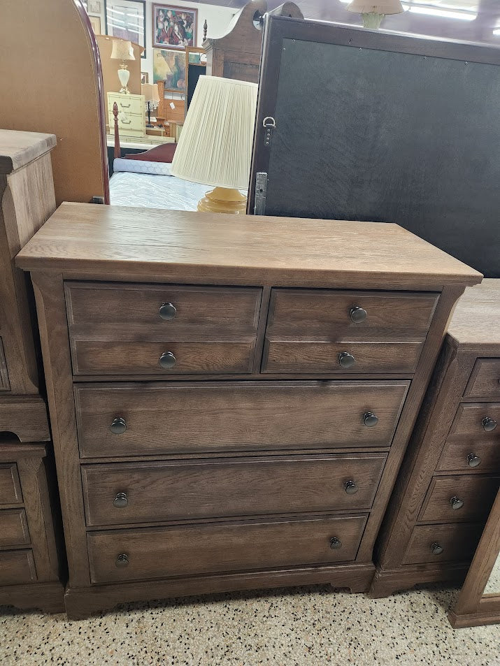 Classic Dark Oak Bassett Vaughan Bed Set