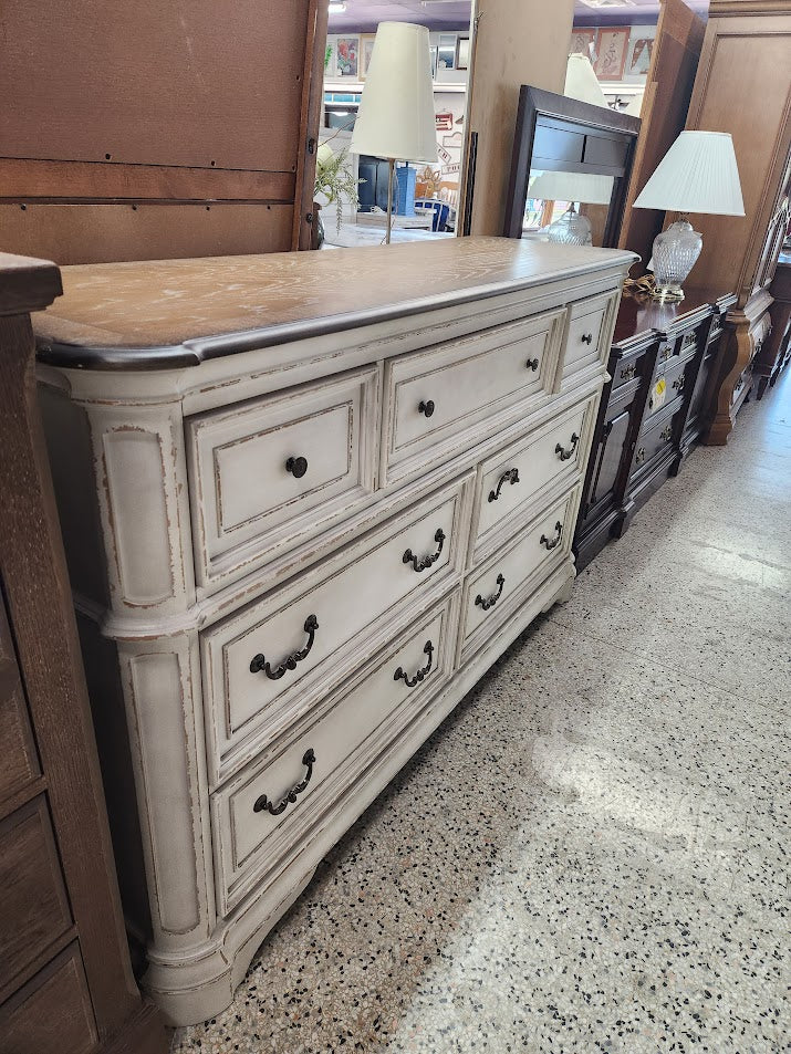 Tufted Antique White Queen Bed Set
