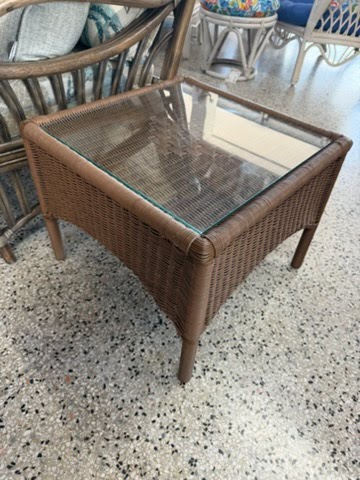 Resin Wicker Outdoor Glass Top End Table