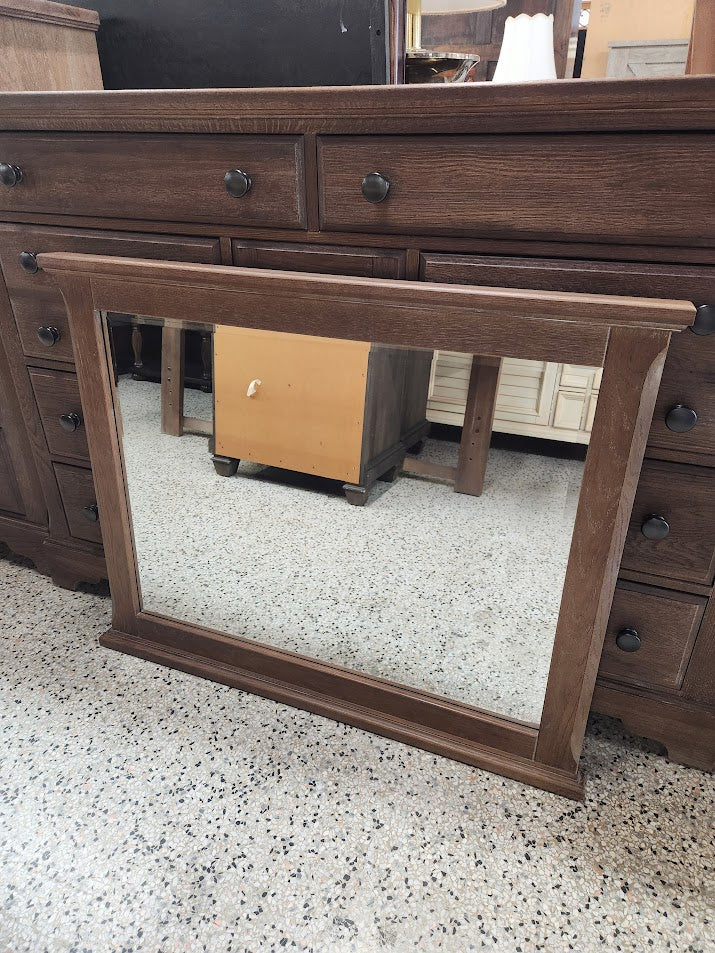 Classic Dark Oak Bassett Vaughan Bed Set