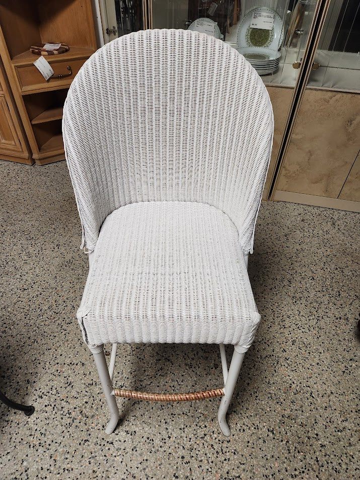 White Wicker Leaders Bar Table