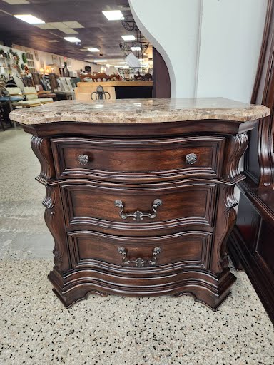 Dark Wood Haverty's Bed Set