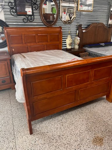Queen Wood Sleigh Bed