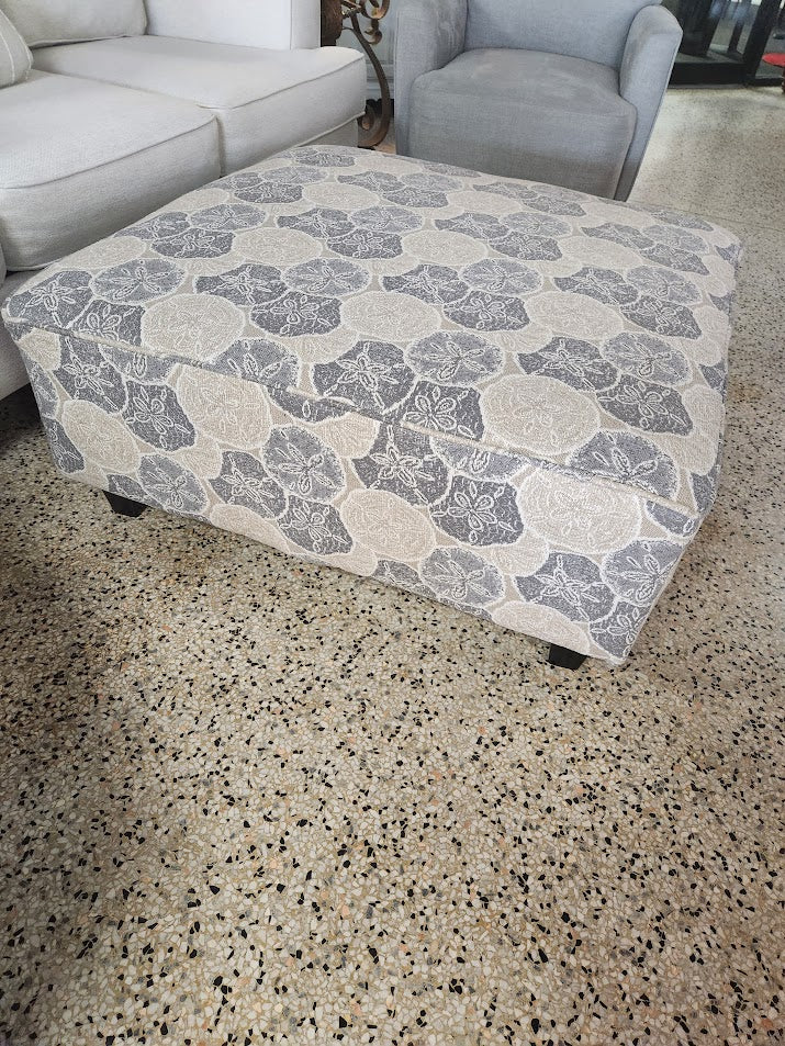 Coastal Sand Dollar Rooms to Go Ottoman