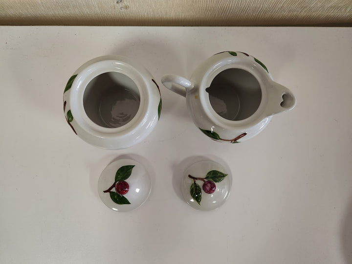Creamer and sugar with lids China