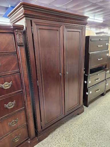 Armoire Rivers Edge Clothing/TV