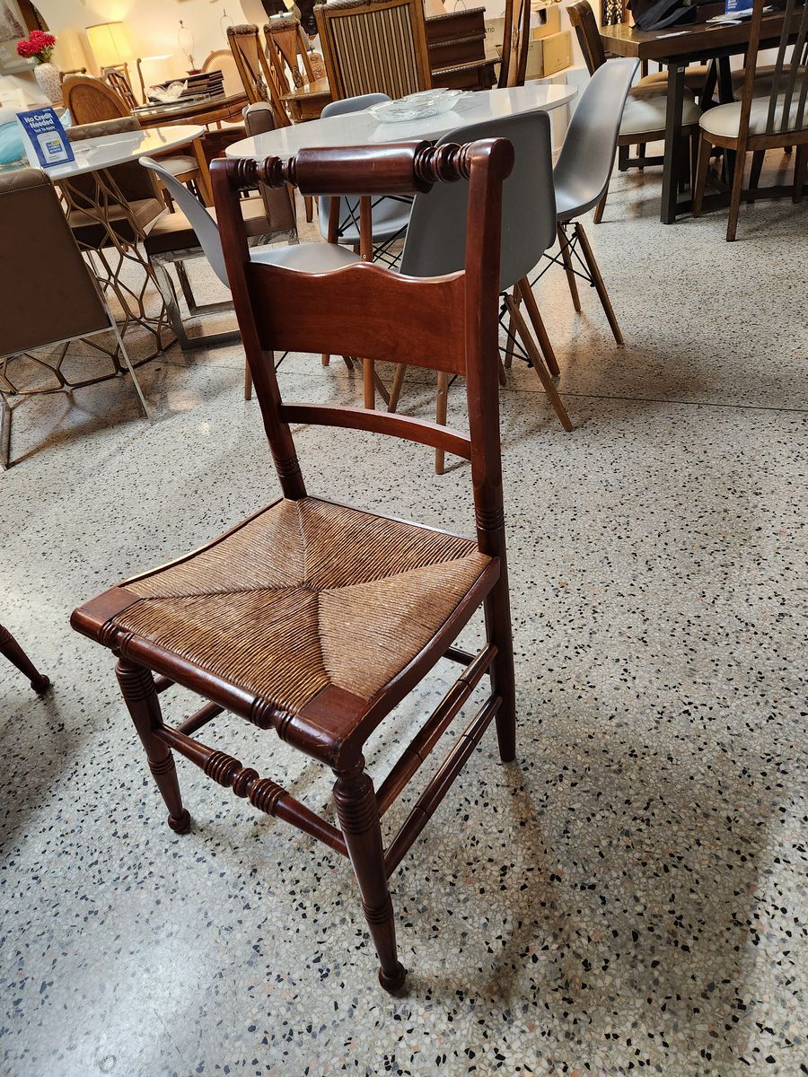 Willett Wildwood Antique Cherry Wood Dining Set