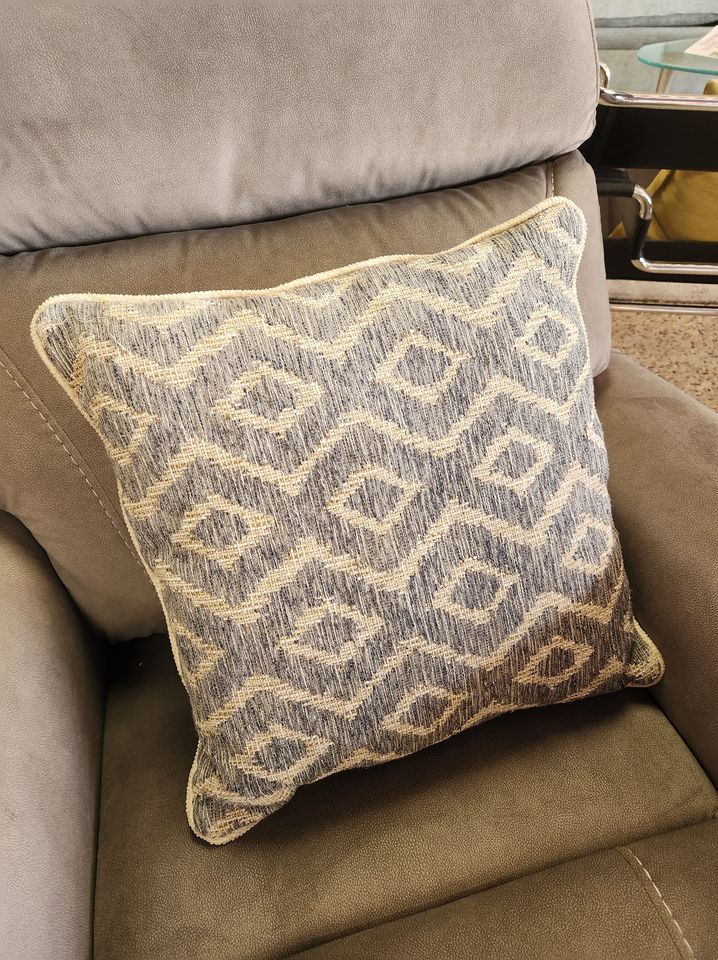 Pillow 18 X 18