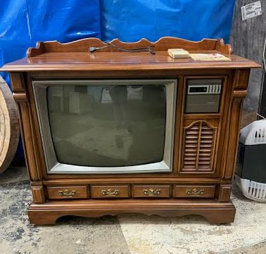 vintage wood console t.v With Orinigal Remote/Manual
