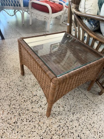 Resin Wicker Outdoor Glass Top End Table
