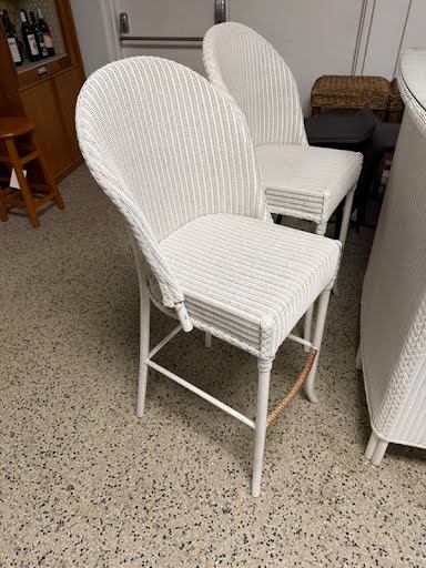 White Wicker Leaders Bar Table