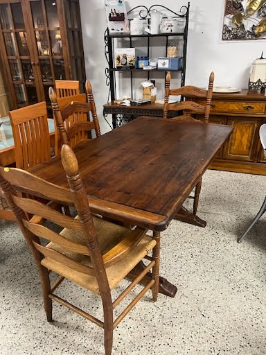 60x33" Trestle Table Dining Set