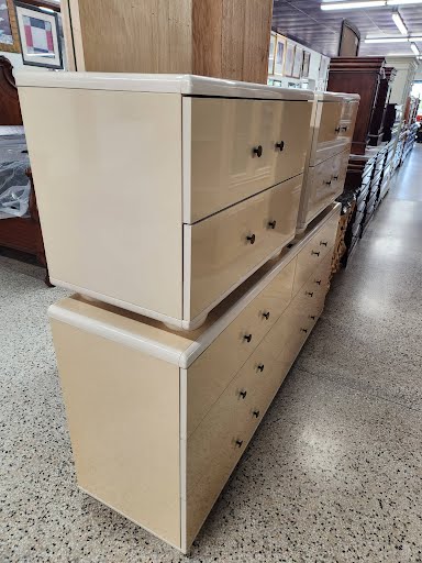3 Piece Made in Italy Dresser w. 2 Nightstands