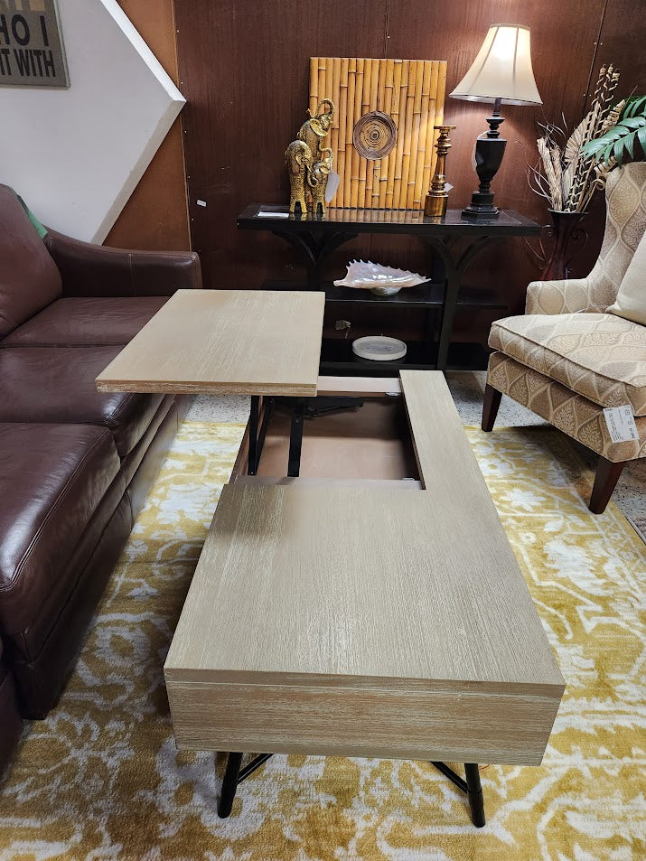 Light Wood Rooms to Go Lift-Top  Coffee Table