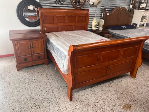 Queen Wood Sleigh Bed