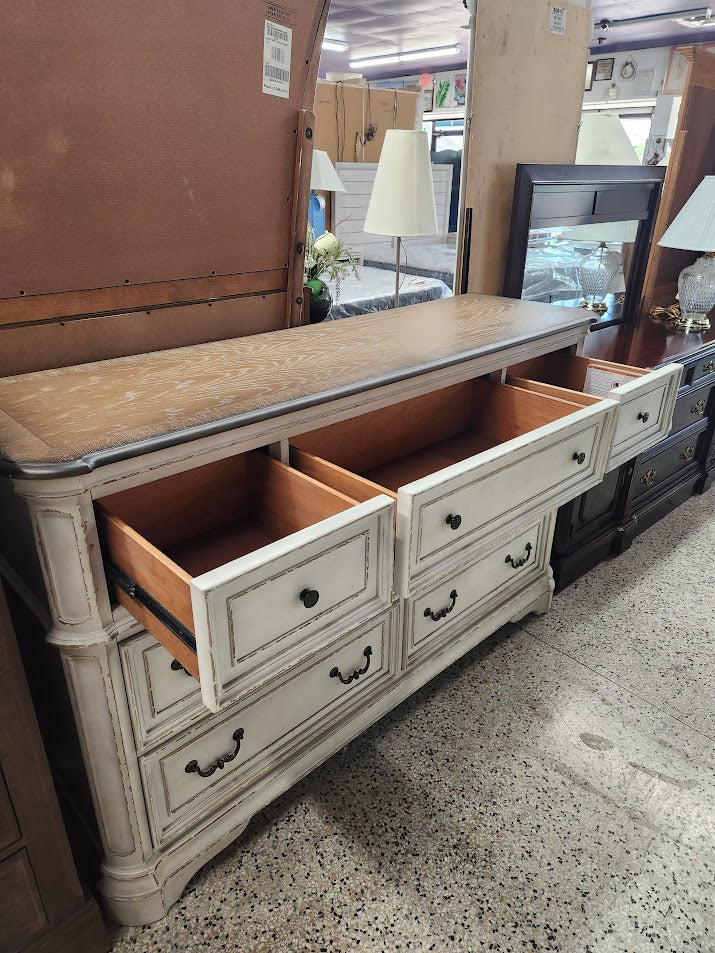 Tufted Antique White Queen Bed Set