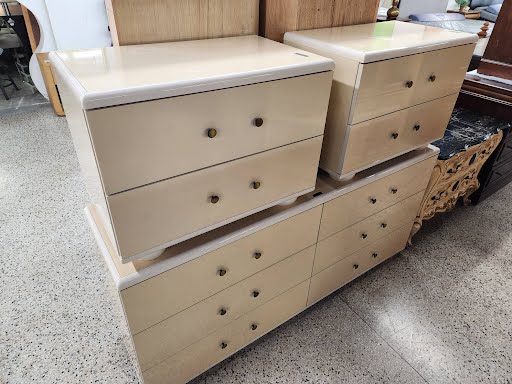 3 Piece Made in Italy Dresser w. 2 Nightstands