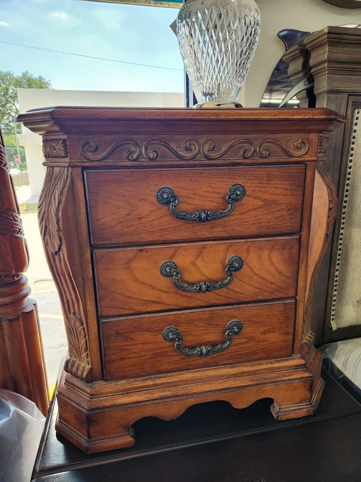 Queen Carved Wood Bed Set