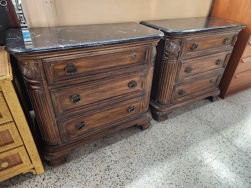 Stone Top 3-Drawer Dresser