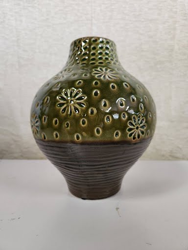 11" Vase