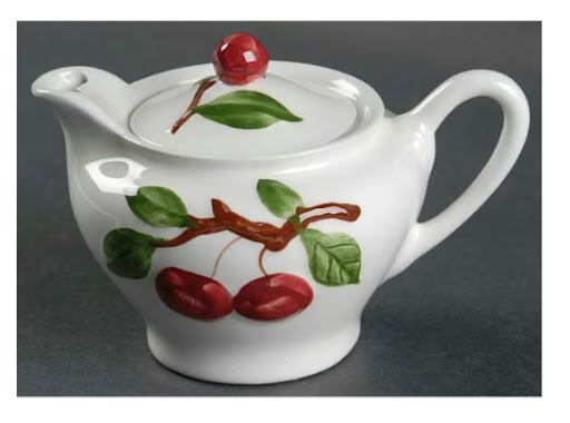 Creamer and sugar with lids China