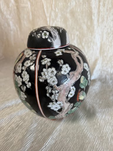 Chinese Porcelain Jar Home decor