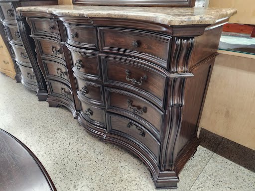 Dark Wood Haverty's Bed Set