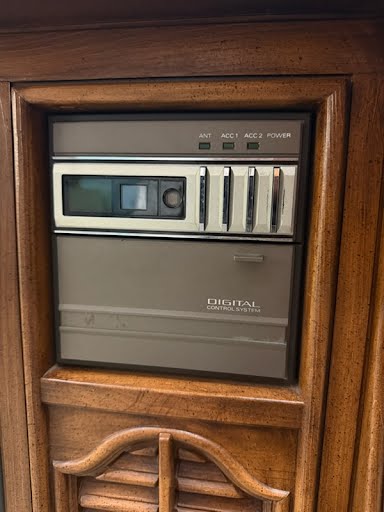 vintage wood console t.v With Orinigal Remote/Manual