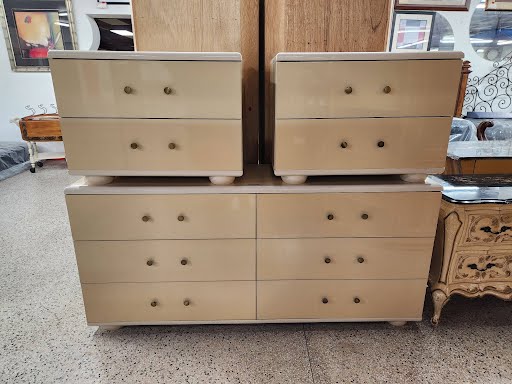 3 Piece Made in Italy Dresser w. 2 Nightstands