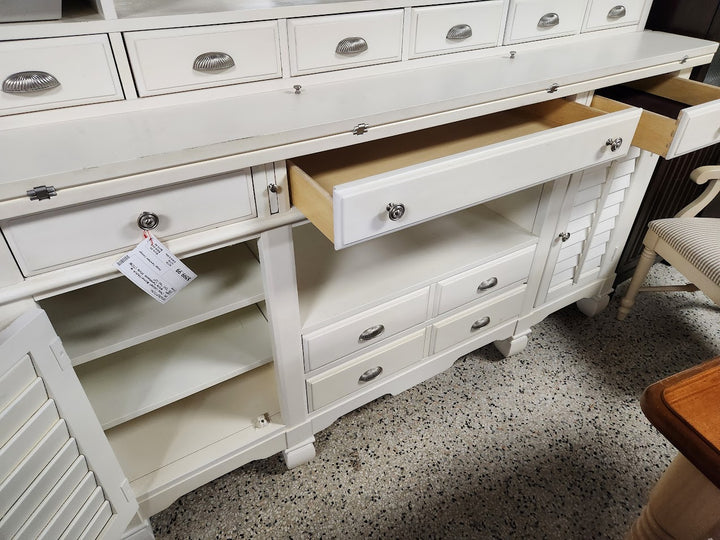 China Cabinet With Mirror/Hutch With Light