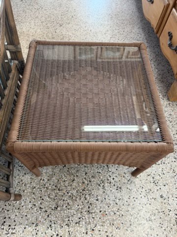 Resin Wicker Outdoor Glass Top End Table