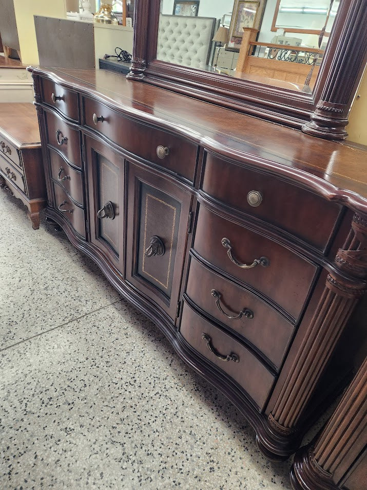 Mohagany Carved Wood Dresser