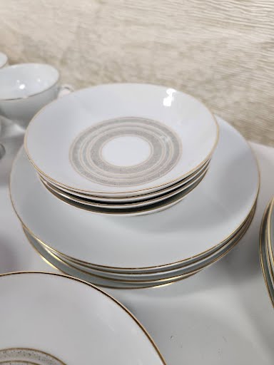 34 Pieces Noritake China Samara Pattern
