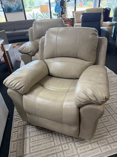 Beige Rooms to Go Recliner