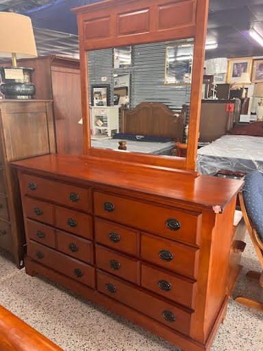 8 drawer Dresser