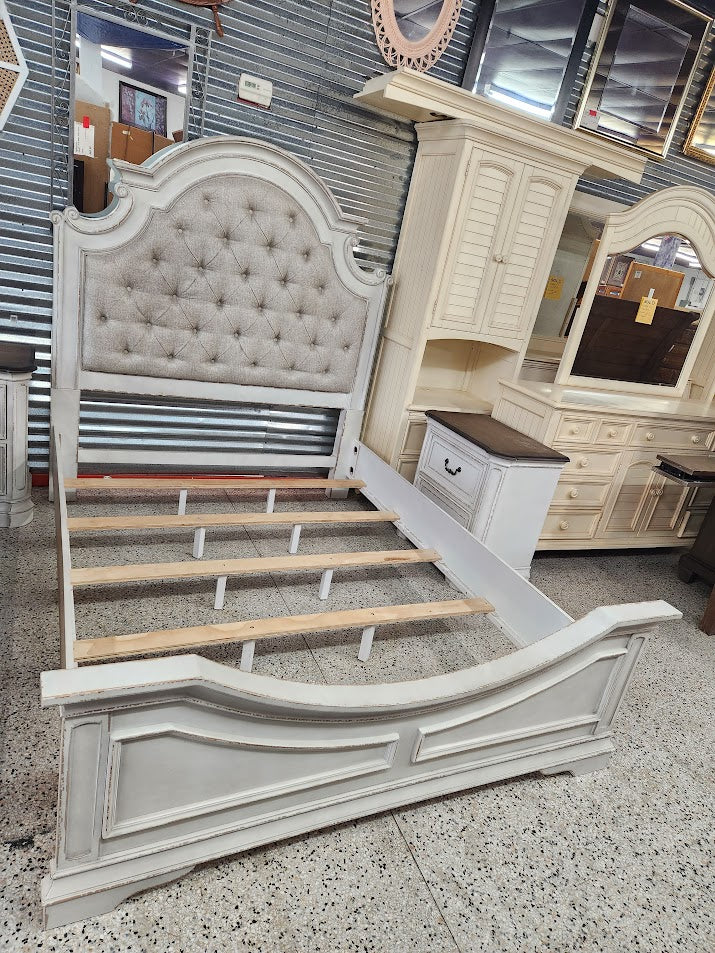 Tufted Antique White Queen Bed Set