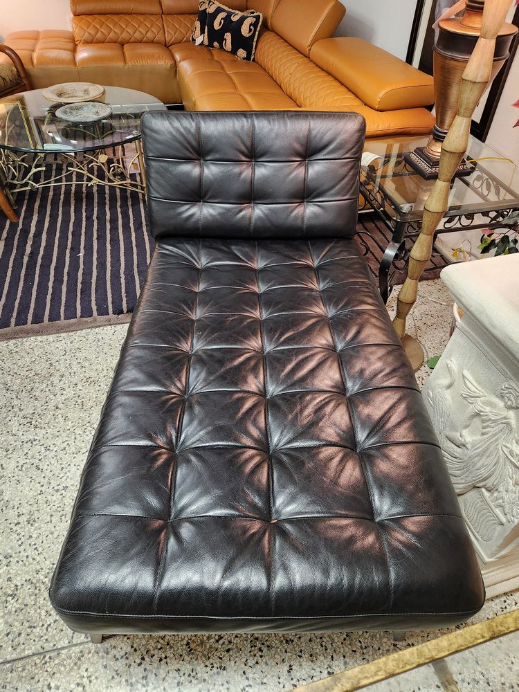 Tufted Chaise Lounge