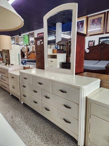 THOMASVILLE Impressions White Wash 7-Drawer Dresser